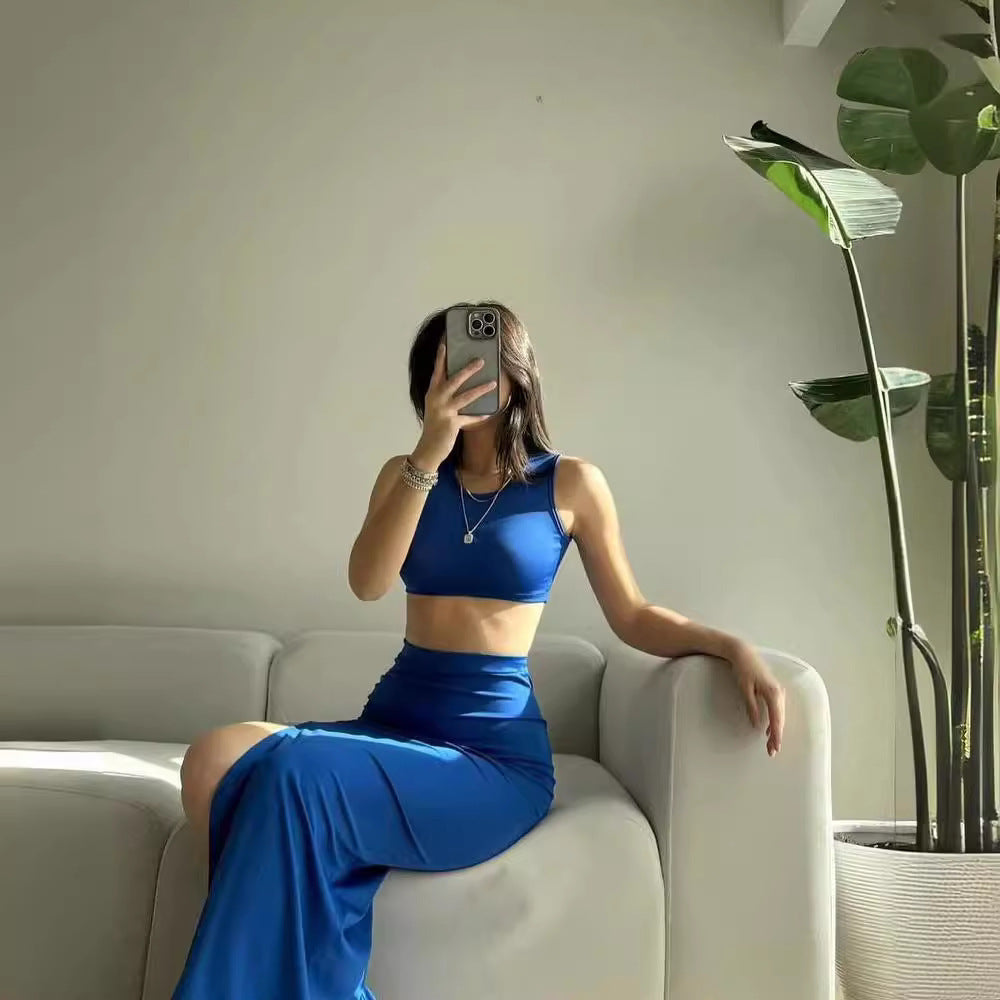Traje de dos piezas con top y vestido tubo