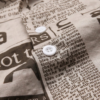 Camisa con estampado de periódico vintage para hombre