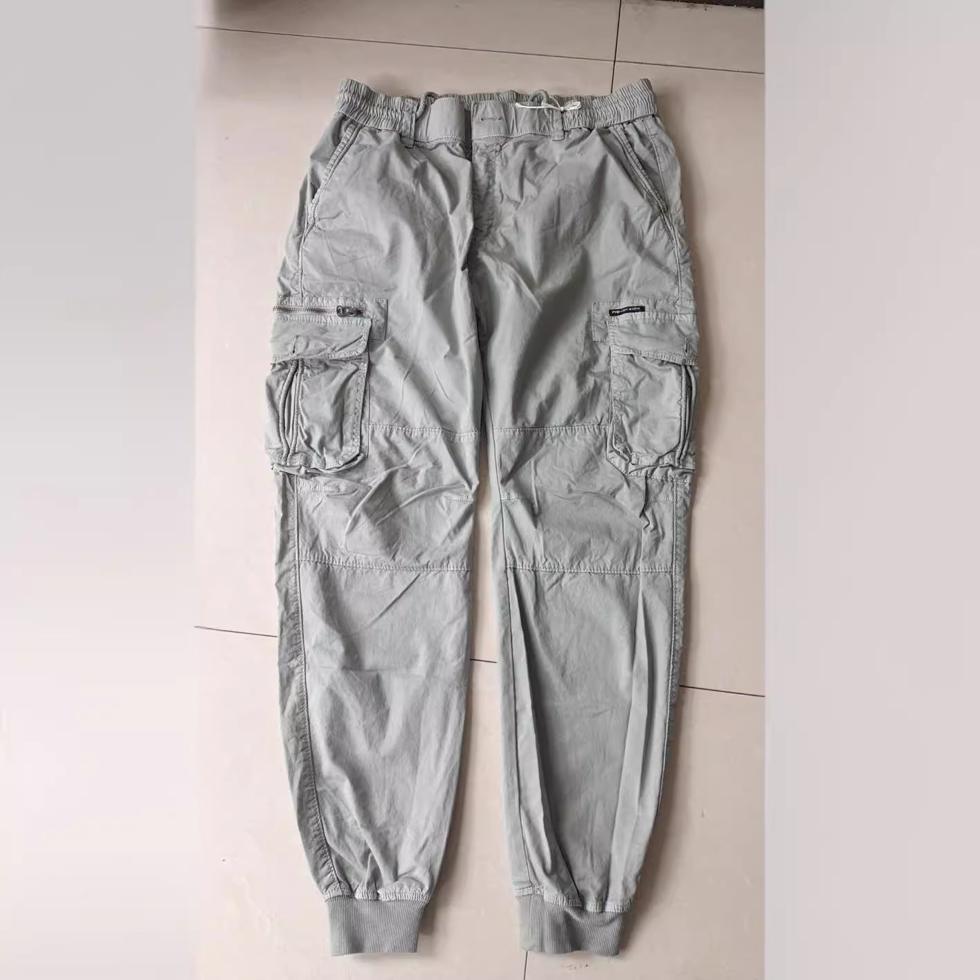 Pantalon tipo cargo para hombre